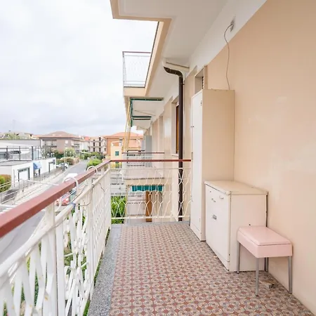 Via Dei Pontassi Bilocale A 200 Metri Dal Mare. * Loano